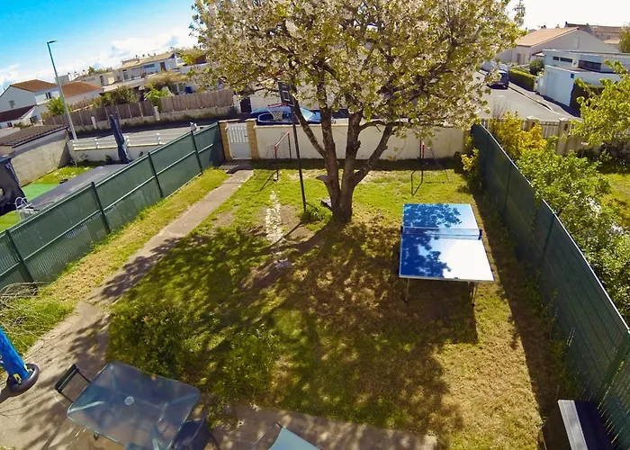 Vue Sur Jardin Proche Du Pont De L'ile De Re